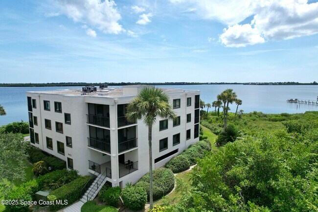 Building Photo - 9612 Riverside Dr