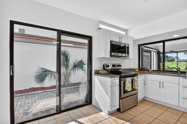 Building Photo - 661 Hollows Cir