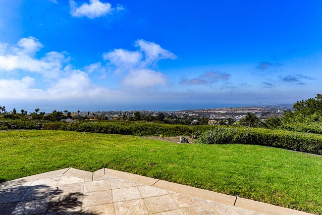 Building Photo - Beautiful Single Level Ocean View Home