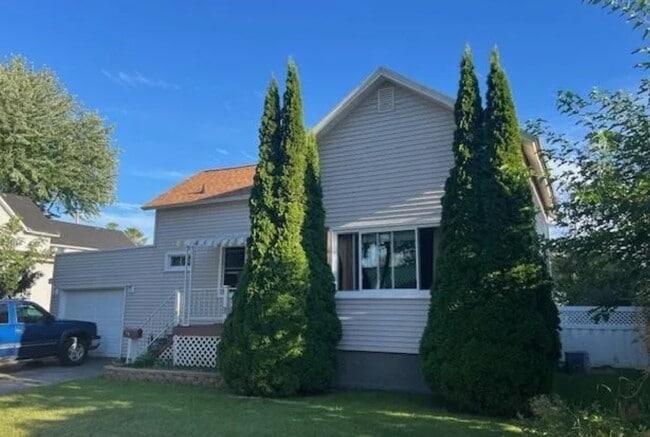 Building Photo - 208 Bird St