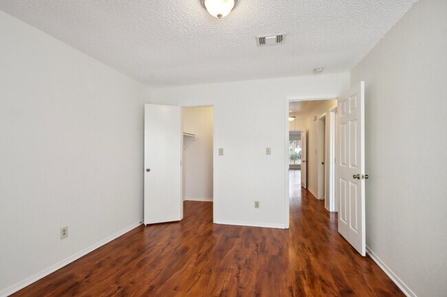 Building Photo - 13411 Creek Springs Dr