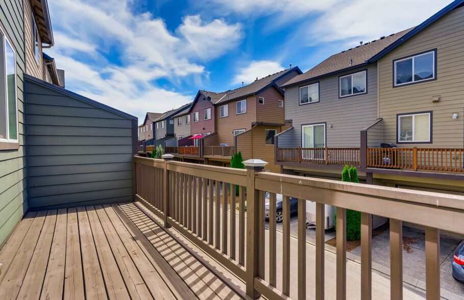 Rear deck looking East - 4828 SE Teakwood St