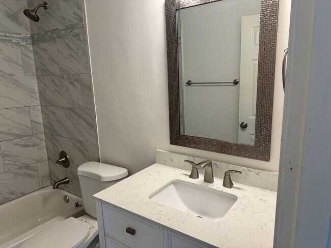 Building Photo - Cute 3BR Home in the Heart of Nashville