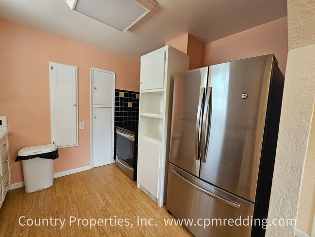 Building Photo - Charming Downtown House with Modern Amenit...