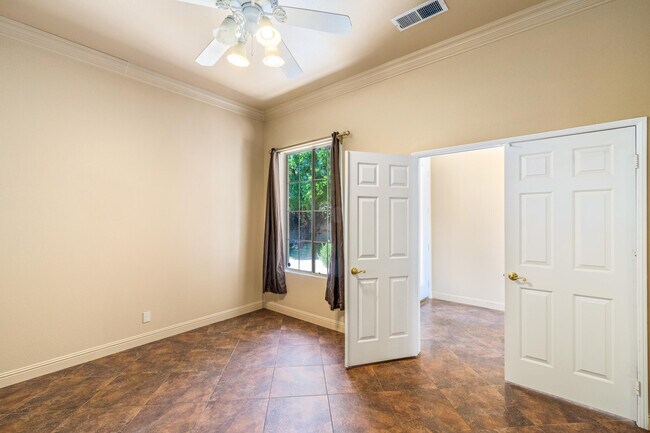 Building Photo - 74912 Saguaro Ln