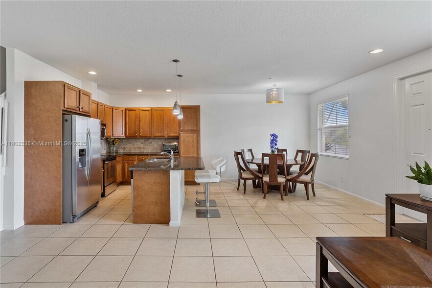 Building Photo - 4023 Cascada Cir