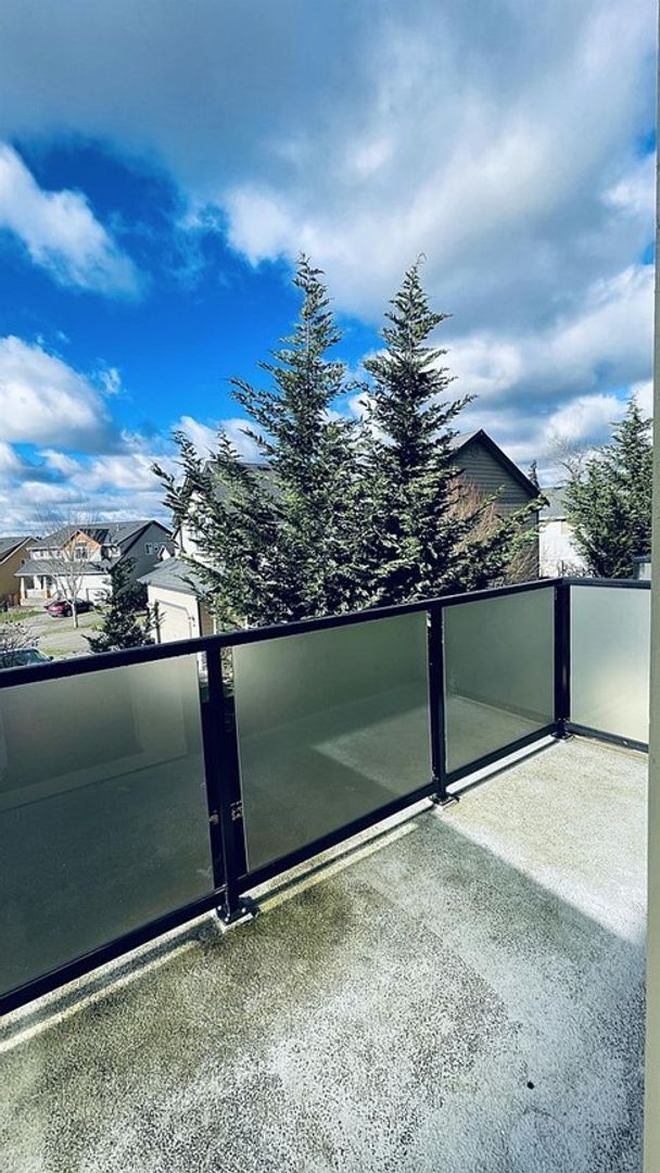 Building Photo - Highly sought-after townhome at Mill Creek Meadows with 2 Bed and 2.5 Bath