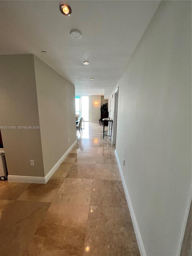 Building Photo - 2101 Brickell Ave