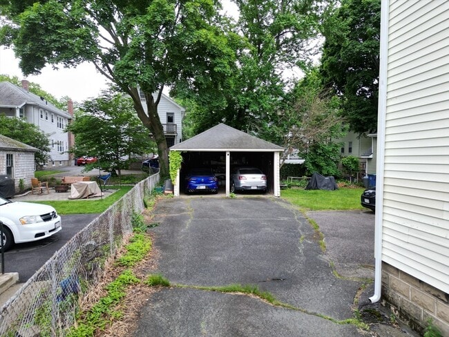 Building Photo - 219 Beech St