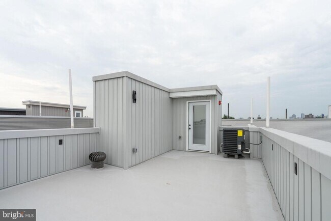 Building Photo - 528 W Berks St