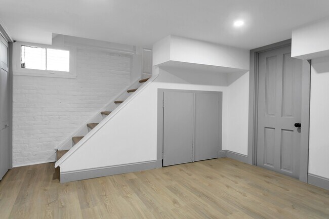 Building Photo - 17 Brown Pl