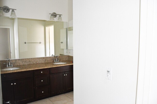 Building Photo - 3225 Donovan Ranch Rd