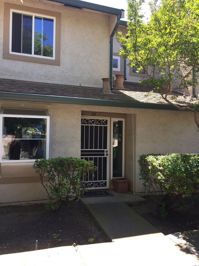 Primary Photo - 2 Bedroom 1.5 Bath updated Condo