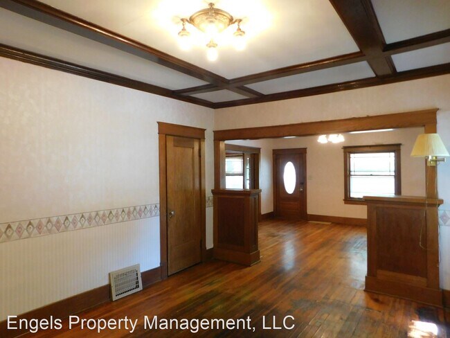 Building Photo - 5 br, 2 bath House - 524 W 4th