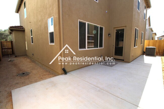 Building Photo - Brand New Rocklin 4bd/3ba House with 2 Car...