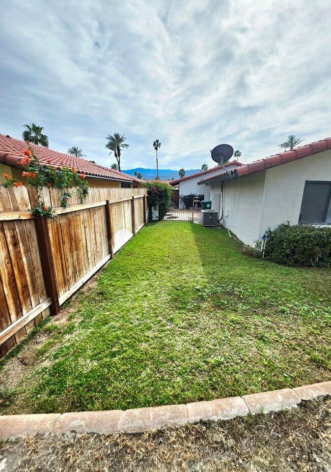 Building Photo - 40329 Sagewood Dr