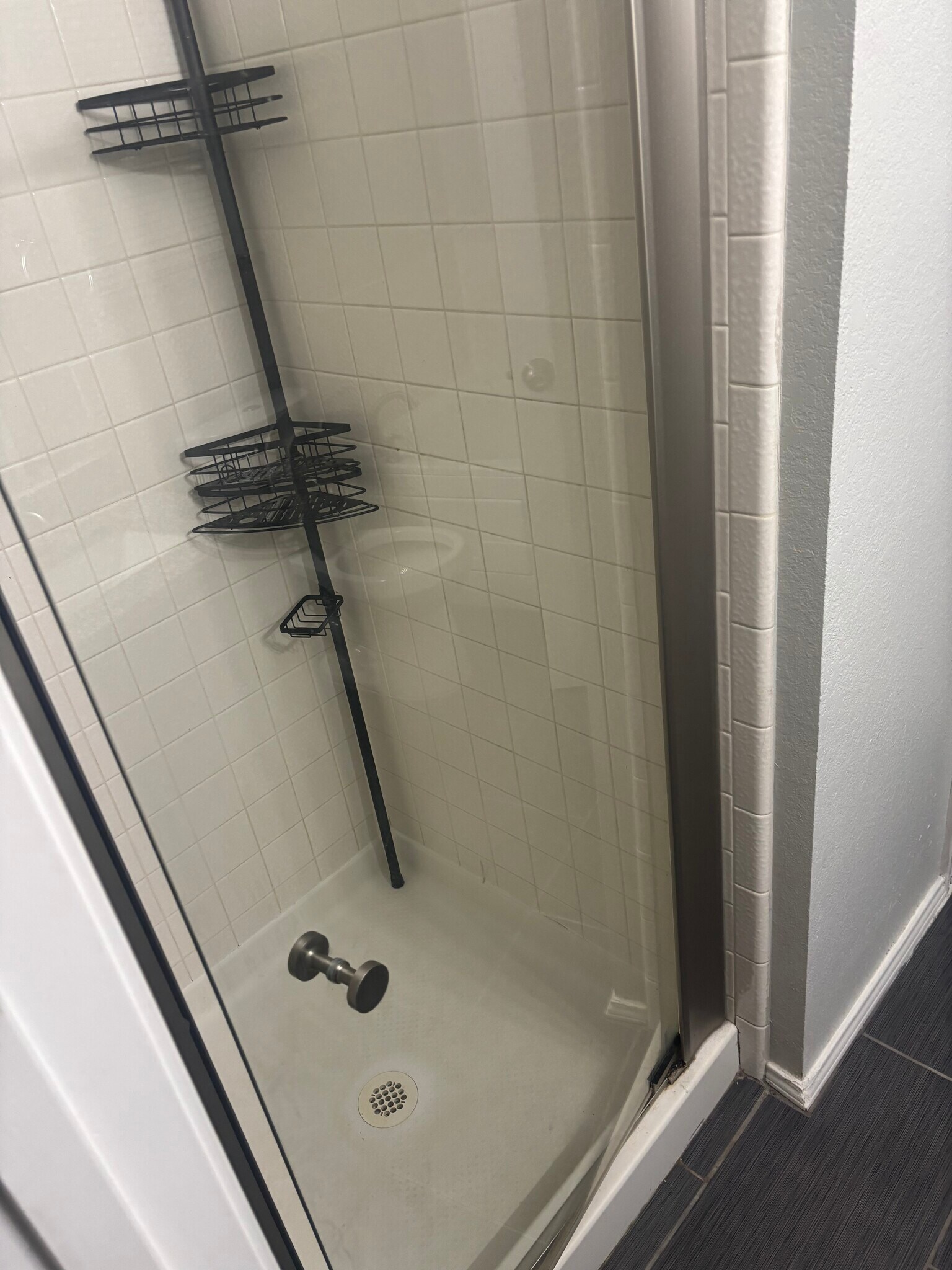 Building Photo - 213 Larkspur Dr