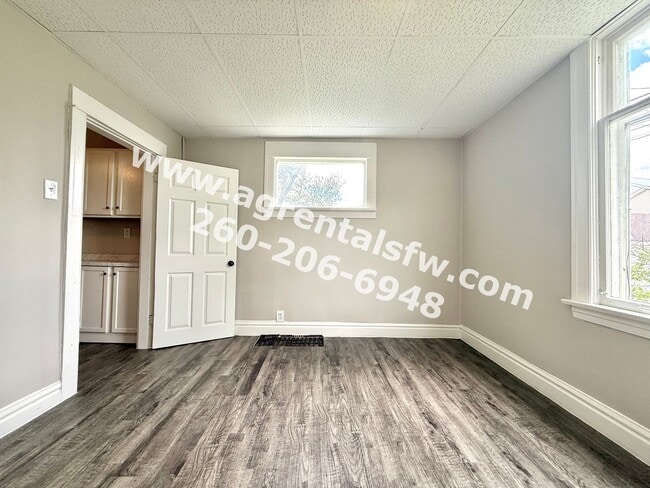 Building Photo - 3 Bedroom House