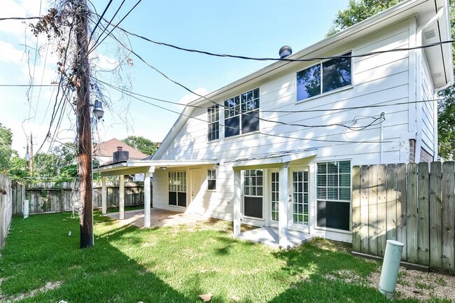 Building Photo - 1710 Pine Gap Dr