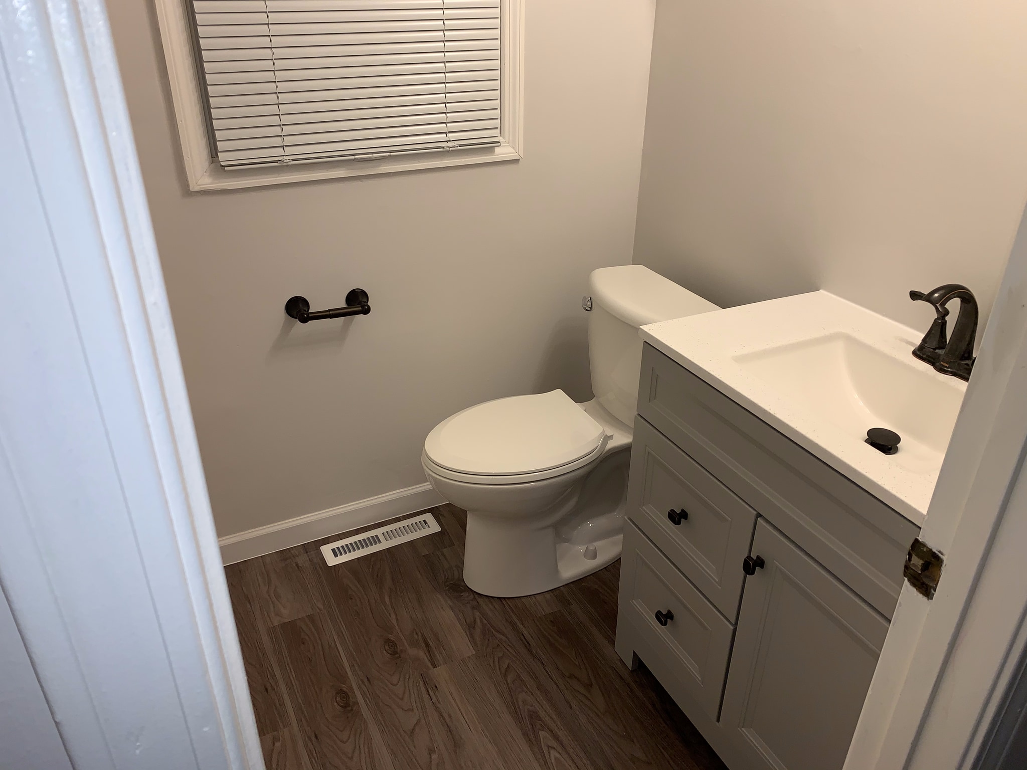 Building Photo - 5322 Plaza Ave