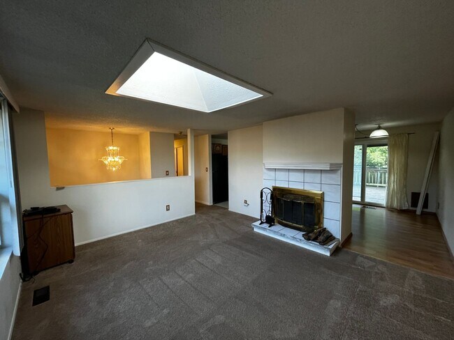 Building Photo - Excellent location at an affordable price!