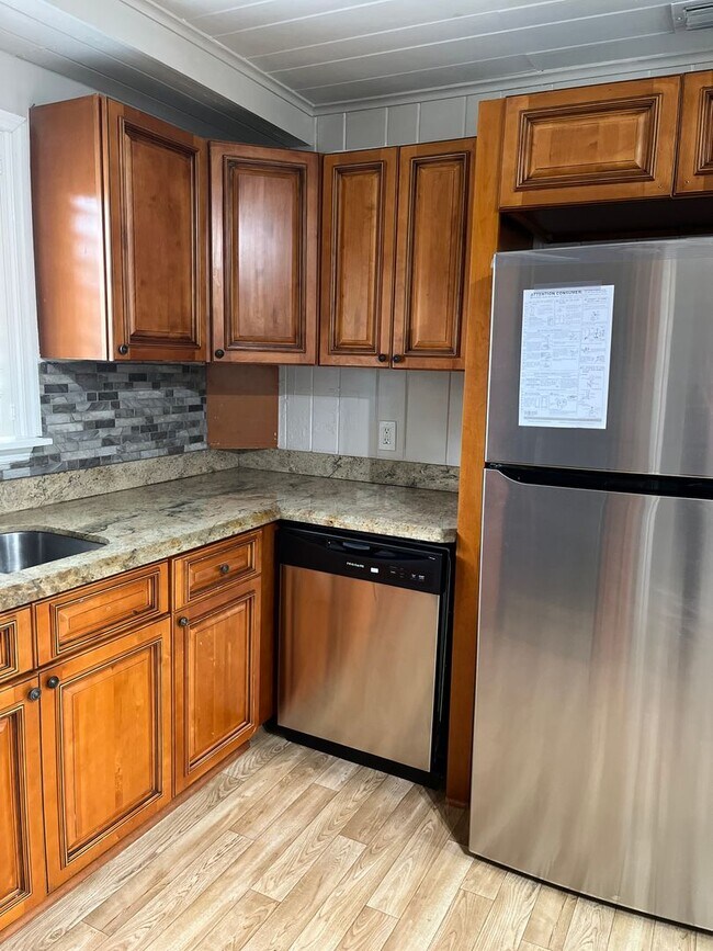 Building Photo - Newly renovated 3/2 for rent!