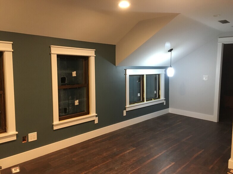 Building Photo - 91 S 91st St