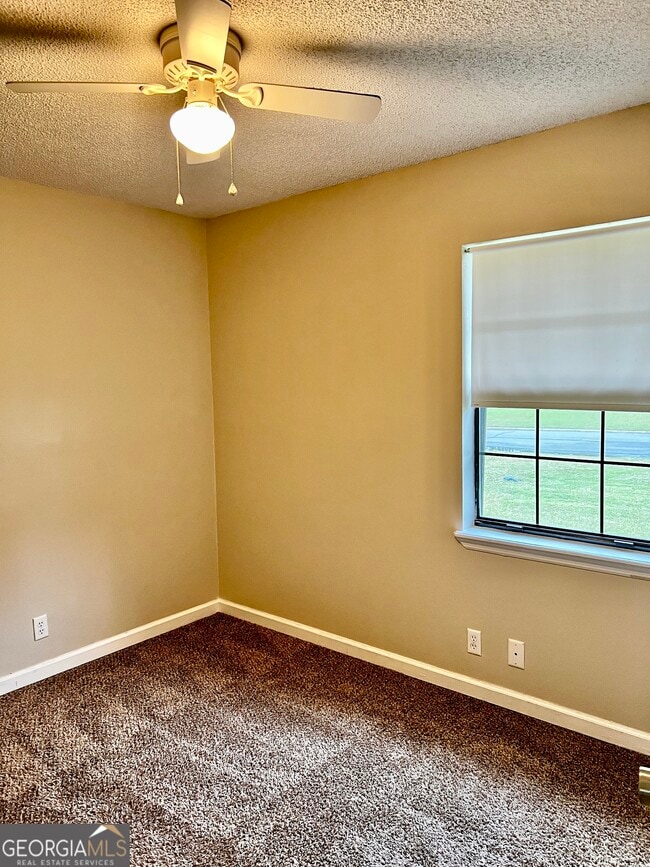 Building Photo - 130 Tapique Cir