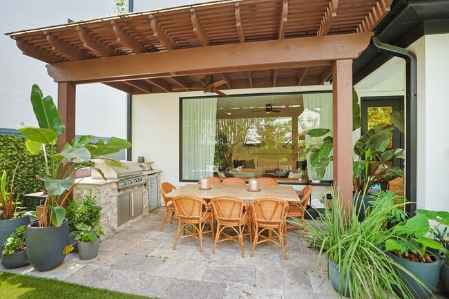 Building Photo - 2518 Southgate Blvd