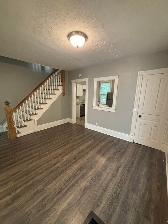 Building Photo - 916 E Lyon St