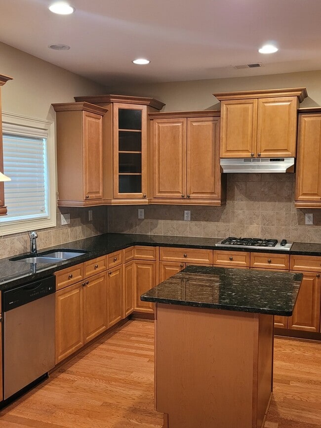 Building Photo - Home For Rent