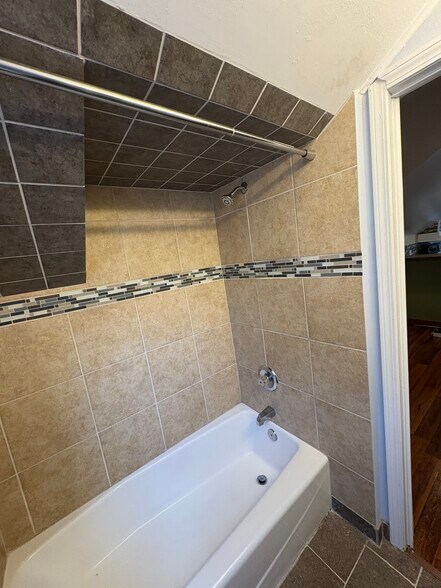 Building Photo - 428 Merrick St