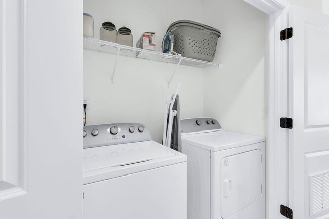 Building Photo - 717 Utley St