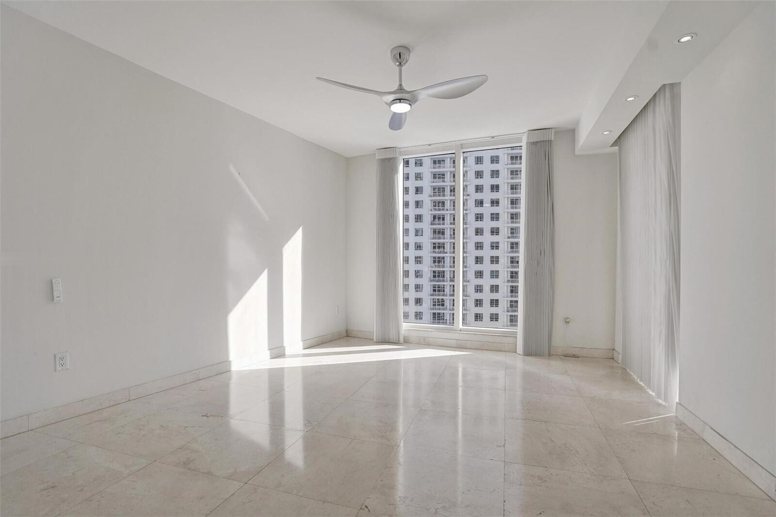 Building Photo - 901 Brickell Key Blvd