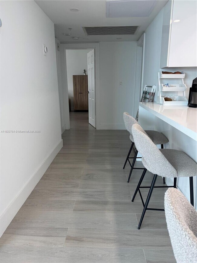Building Photo - 2501 S Ocean Dr