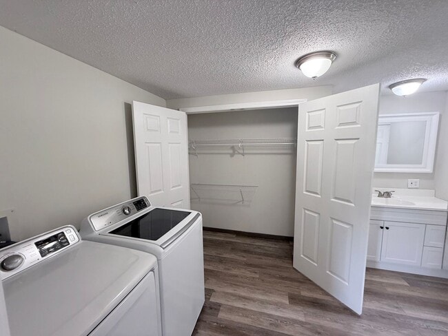 Building Photo - Fully Remodeled 3 Bedroom, 2 Bath Home in the Country – Versailles, KY