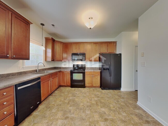 Building Photo - 645 Commander Dr