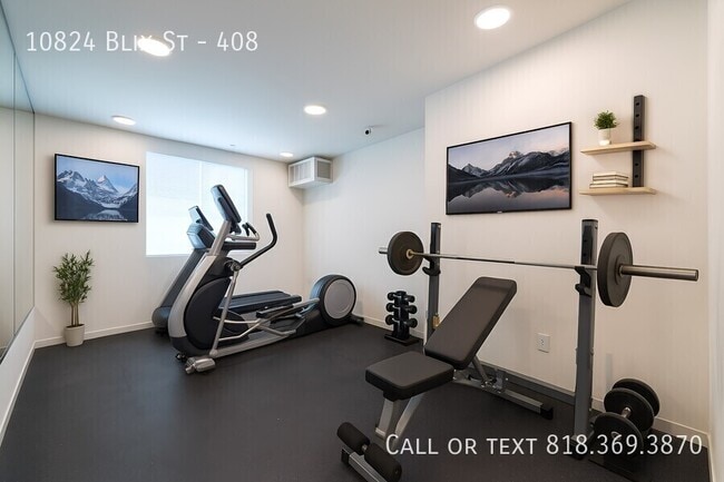 Building Photo - 10824 Blix St