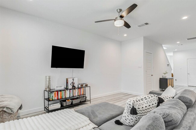 Building Photo - 12318 Basilwood Dr