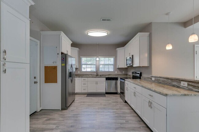 Building Photo - Beautiful Home For Rent in Ocean View!