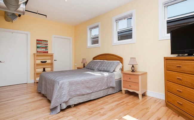 Building Photo - 2441 Broadway