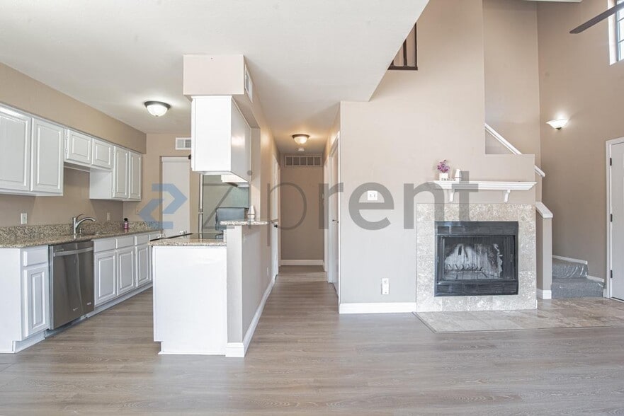 Building Photo - Unit A