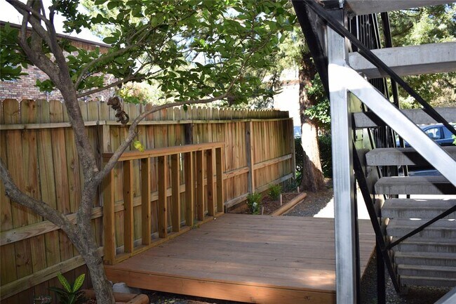 Building Photo - 1603 W Main St