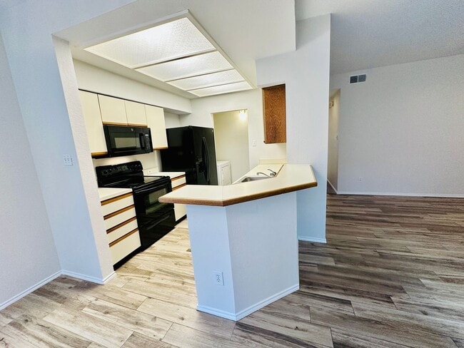 Building Photo - 1 MONTH FREE !!! - Charming 2 Bed 2 Bath C...