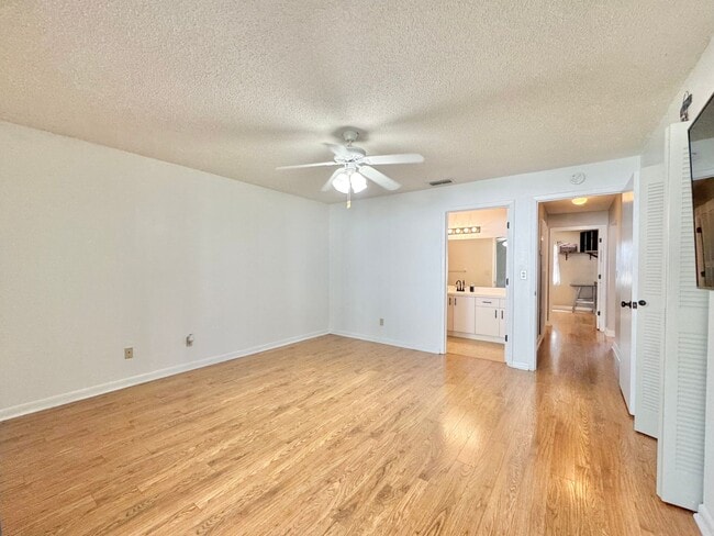 Building Photo - Winter Ridge Condo - Lake Views of Lake Co...