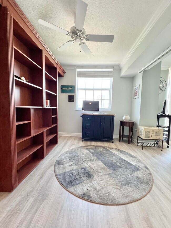 Building Photo - 610 Clematis St