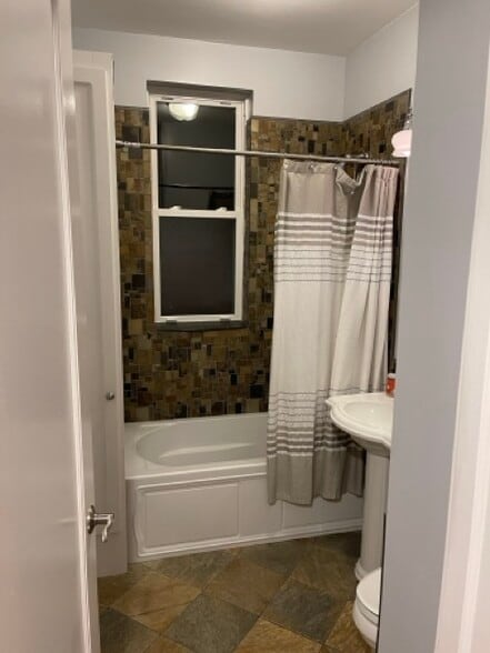 Hall Bath - 5442 S Cornell Ave