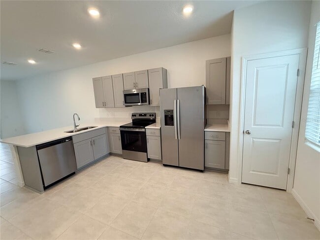 Building Photo - 3102 Skyline Lp