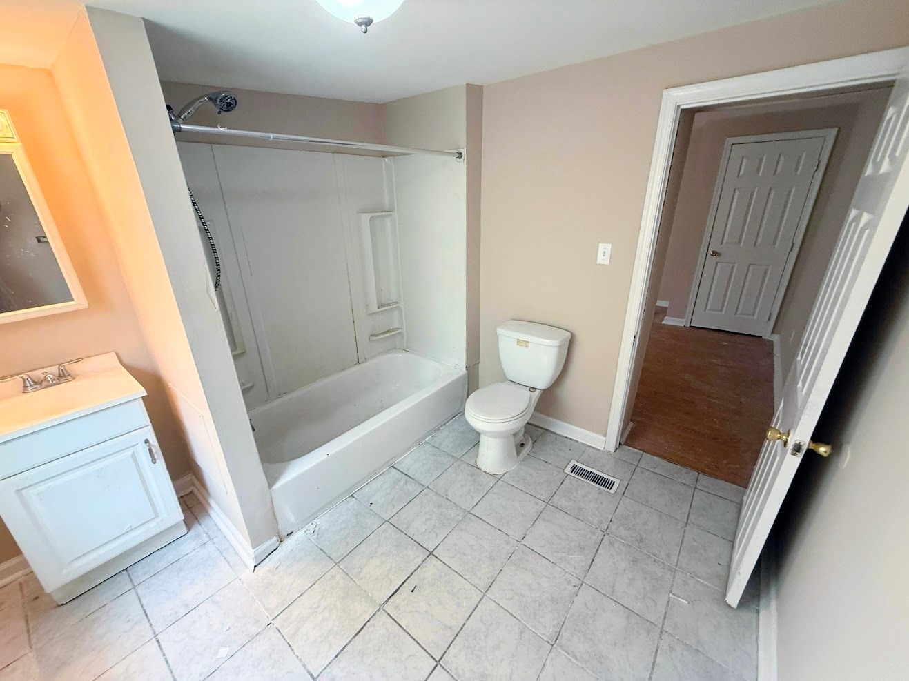 Full Bathroom - Second Floor - 3621 Wallace St
