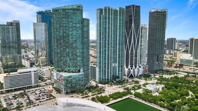 Building Photo - 900 Biscayne Blvd
